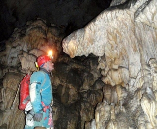 Espeleología para los socios del club alpino 